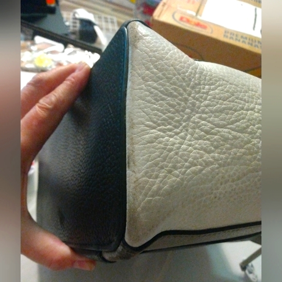 Michael Kors Gray, Off white and navy blue tote/shoulder bag EUC like new. - Picture 3 of 10